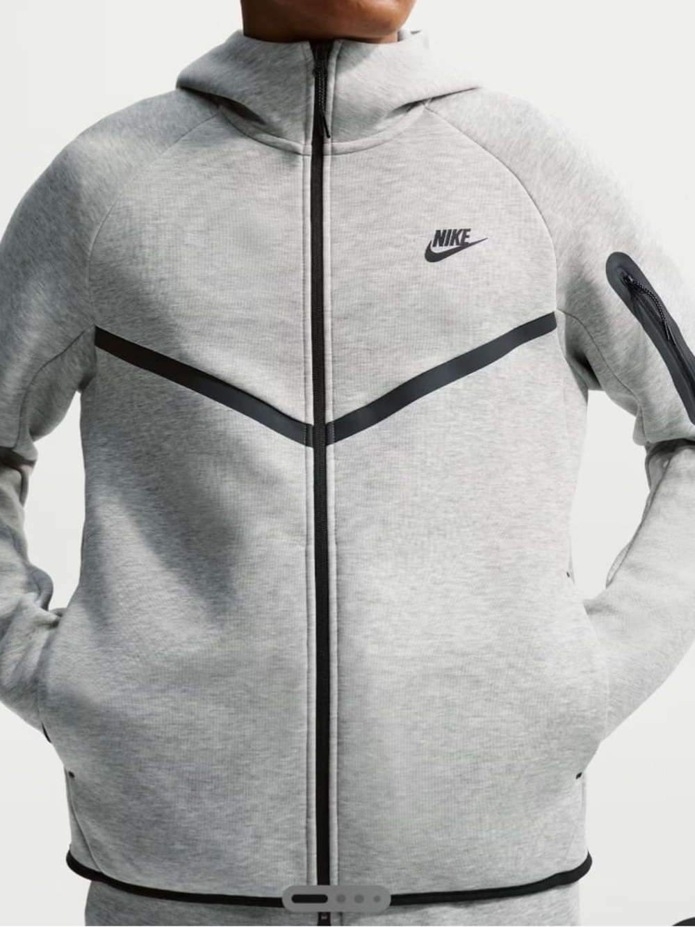 Nike Tech
Men's Fleece Windrunner Full-Zip Jacket Size L